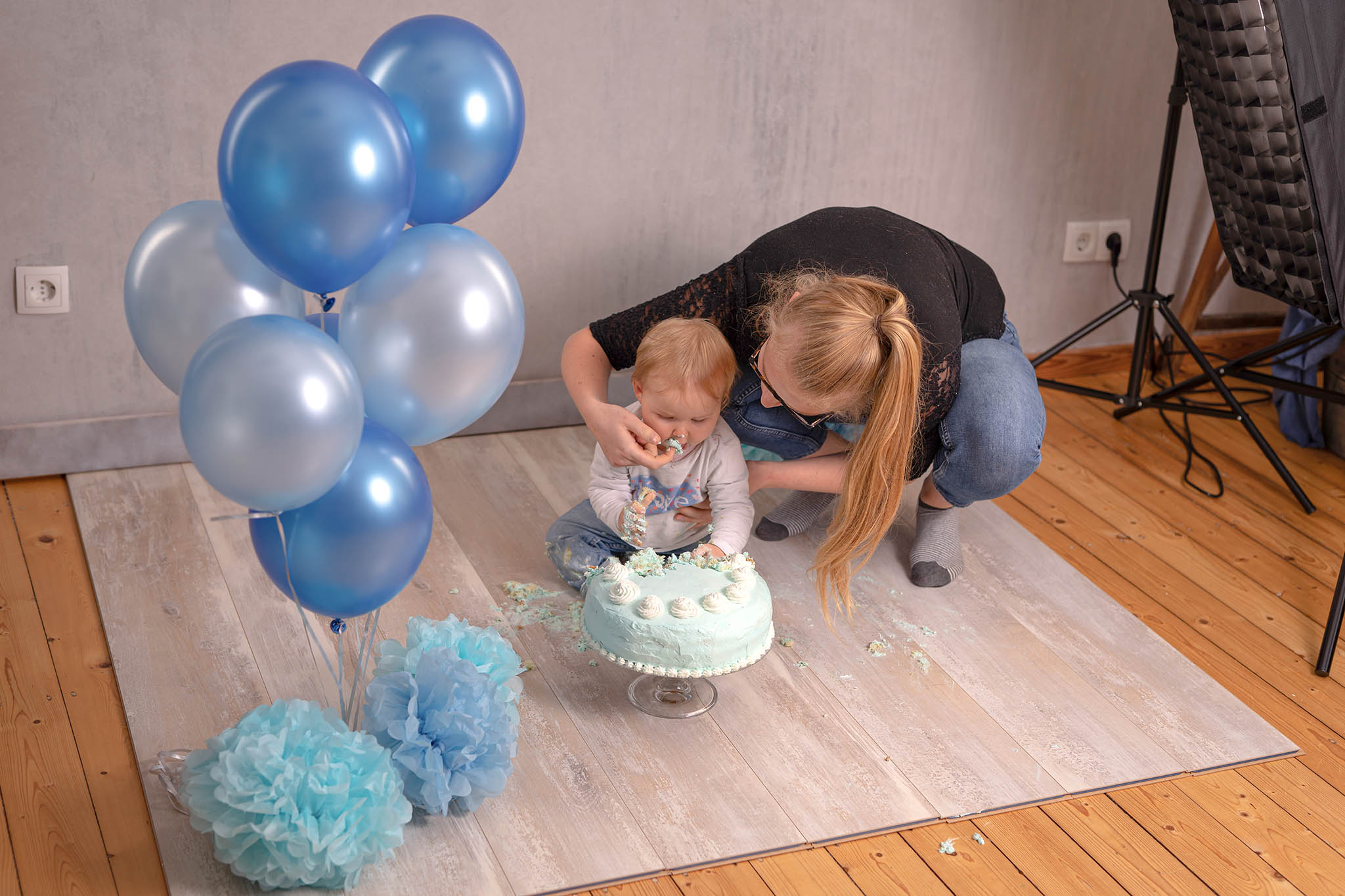 Cake-Smash-Kuchen-Baby-Fotografin-Düsseldorf-Making-of-Fotostudio