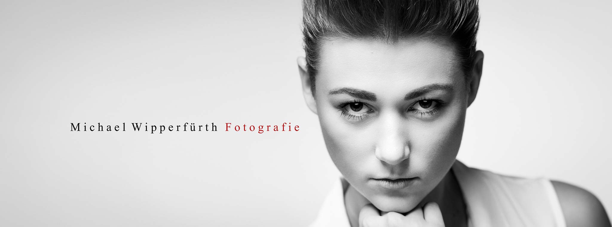 Headshot Duesseldorf Fotostudio-Fotograf-Model-Duesseldorf-Schwarzweiss-Portrait-Frau